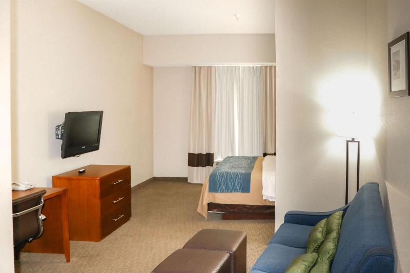 Comfort Inn & Suites Sikeston I-55 image