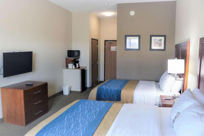 Comfort Inn & Suites Sikeston I-55 image