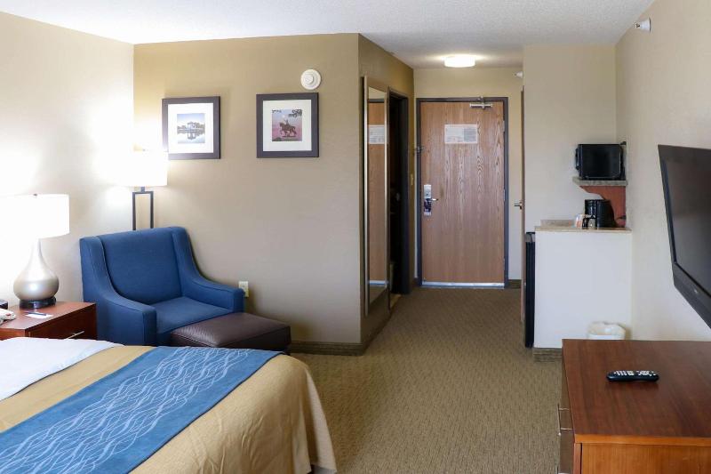 Comfort Inn & Suites Sikeston I-55 image