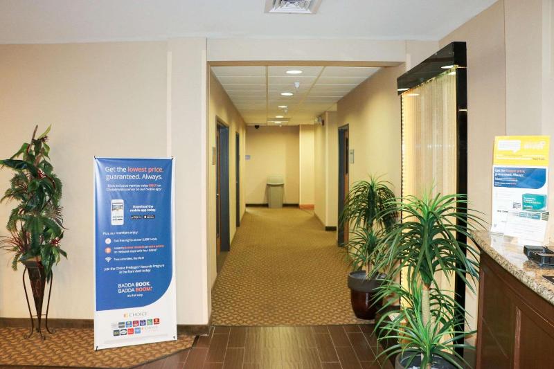 Comfort Inn & Suites Sikeston I-55 image