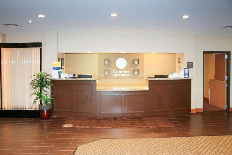 Comfort Inn & Suites Sikeston I-55 image