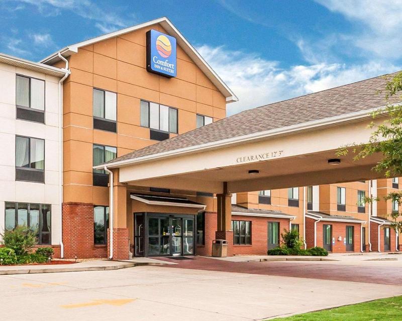 Comfort Inn & Suites Sikeston I-55 image
