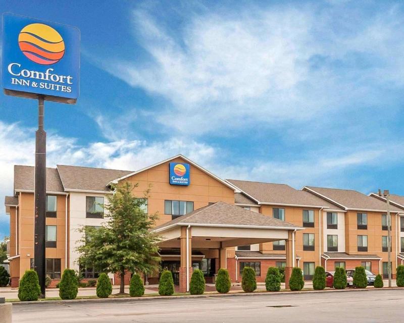 Comfort Inn & Suites Sikeston I-55 image