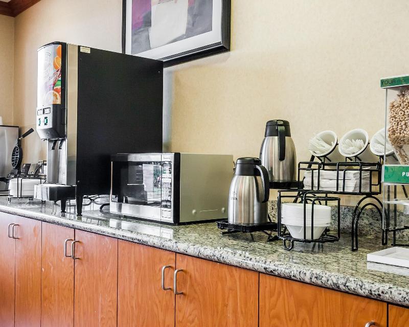 Comfort Inn & Suites Sikeston I-55 image