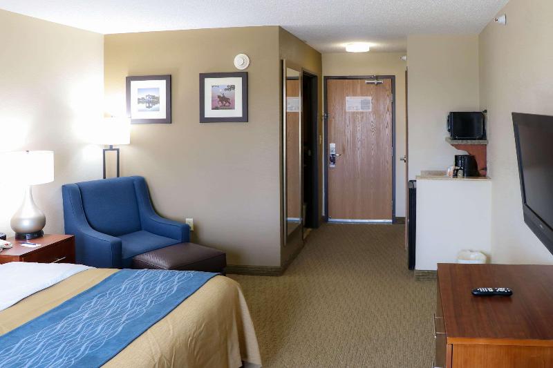 Comfort Inn & Suites Sikeston I-55 image