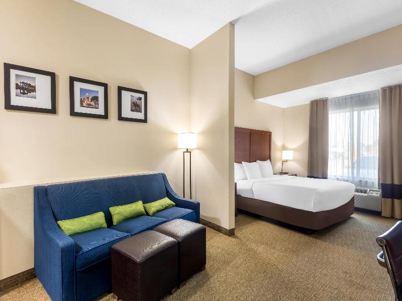 Comfort Inn & Suites Sikeston I-55 image