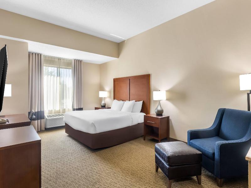Comfort Inn & Suites Sikeston I-55 image
