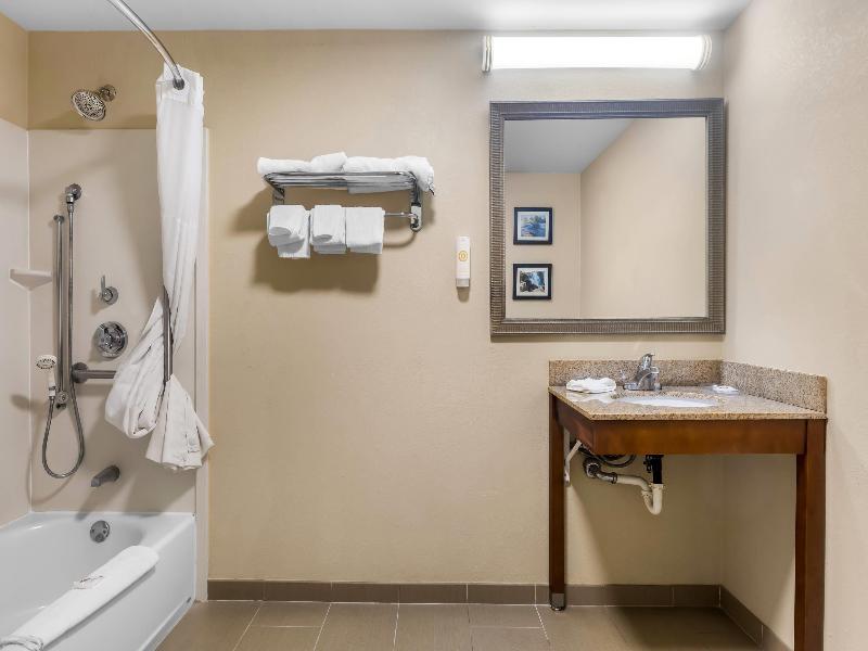 Comfort Inn & Suites Sikeston I-55 image
