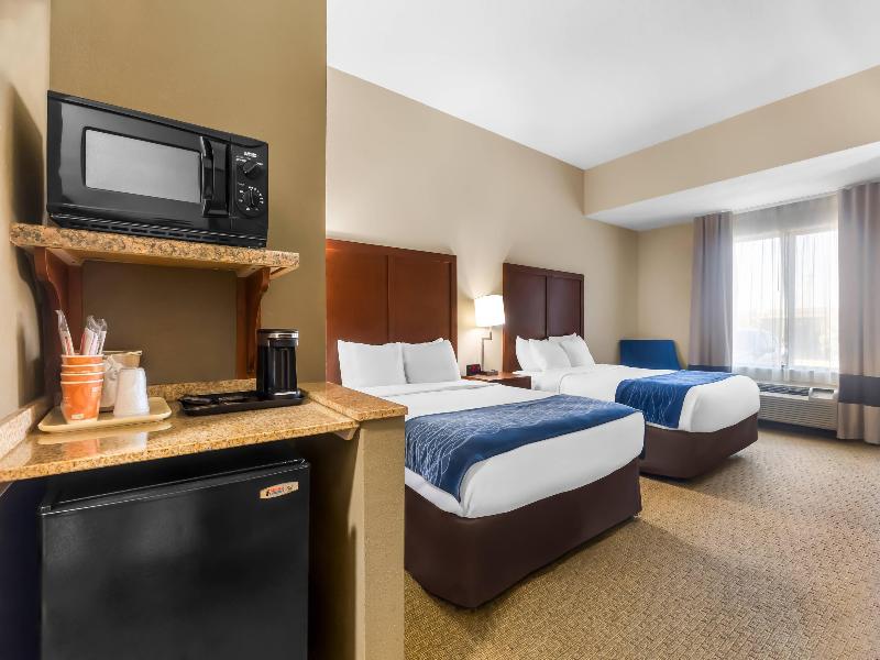 Comfort Inn & Suites Sikeston I-55 image