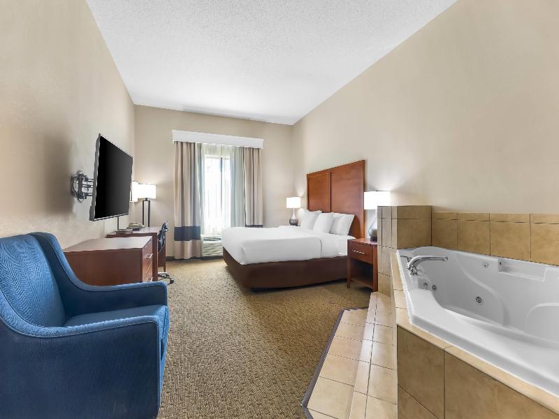 Comfort Inn & Suites Sikeston I-55 image