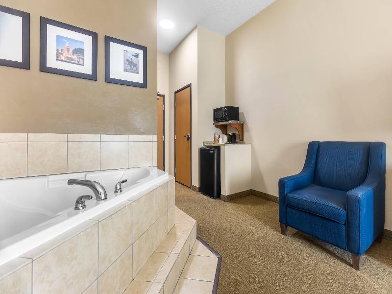 Comfort Inn & Suites Sikeston I-55 image