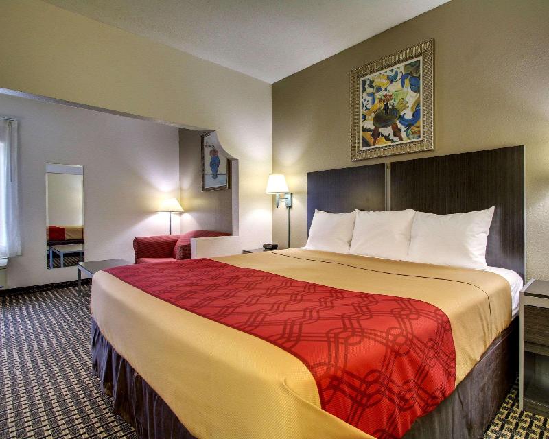 Econo Lodge Inn & Suites Diamondhead image