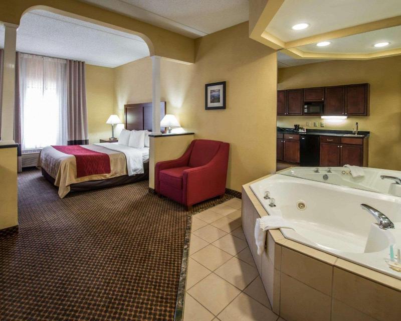 Comfort Inn & Suites Morganton image