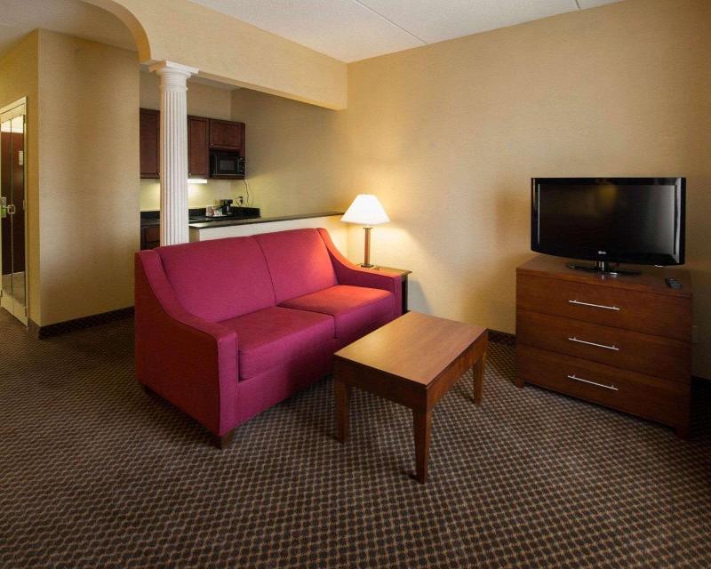 Comfort Inn & Suites Morganton image