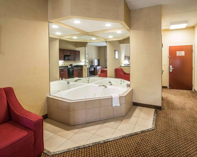 Comfort Inn & Suites Morganton image