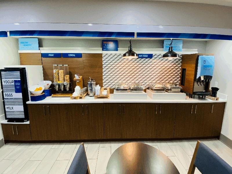 Holiday Inn Express Bluffton Inn & Suites by IHG image 10