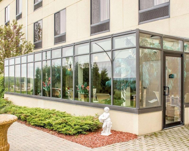 Comfort Suites Edinboro image
