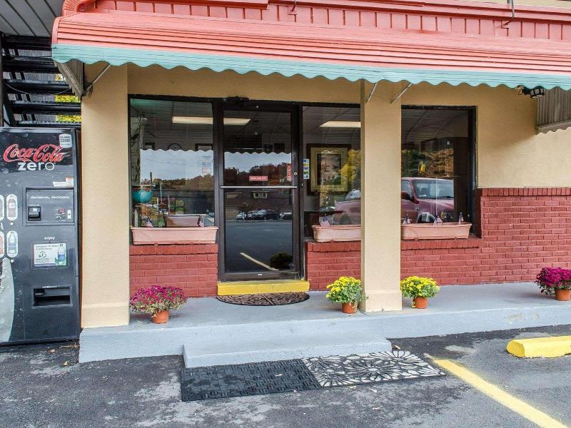 Econo Lodge Frackville image