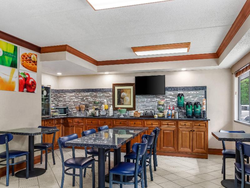 Quality Inn & Suites Gibsonia - Pittsburgh North image