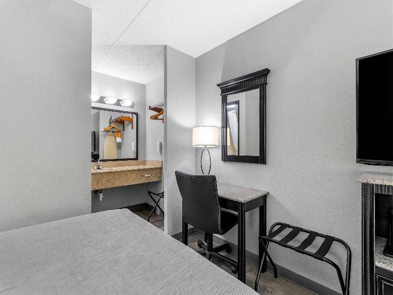 Quality Inn & Suites Gibsonia - Pittsburgh North image