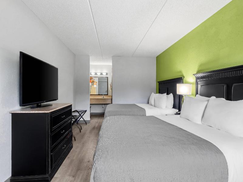 Quality Inn & Suites Gibsonia - Pittsburgh North image