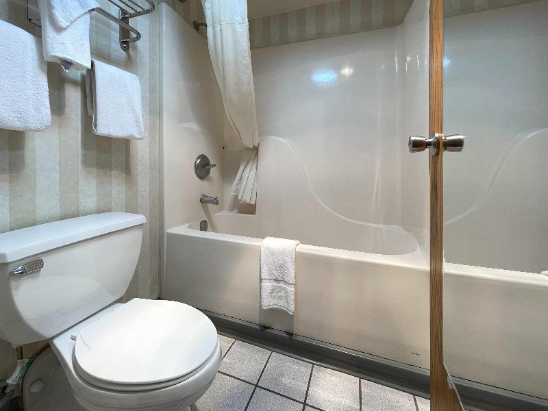 Quality Inn & Suites Gibsonia - Pittsburgh North image