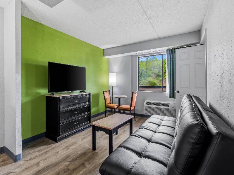 Quality Inn & Suites Gibsonia - Pittsburgh North image