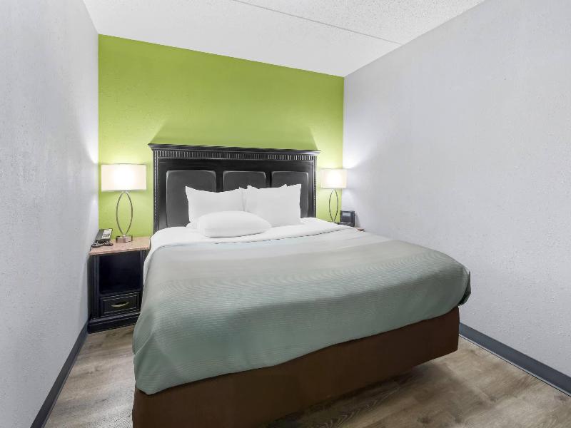 Quality Inn & Suites Gibsonia - Pittsburgh North image