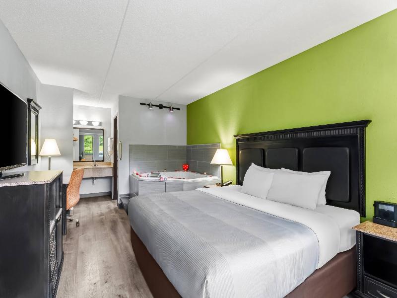 Quality Inn & Suites Gibsonia - Pittsburgh North image