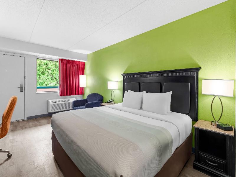 Quality Inn & Suites Gibsonia - Pittsburgh North image