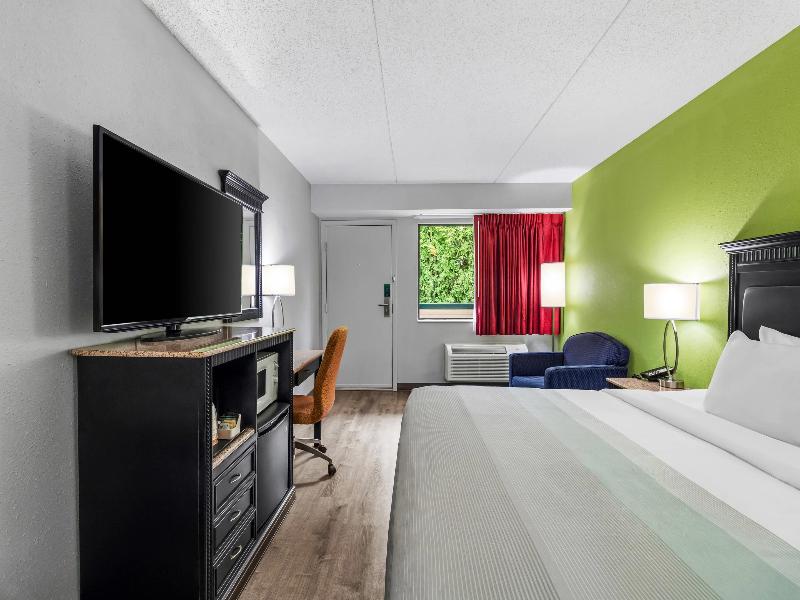Quality Inn & Suites Gibsonia - Pittsburgh North image