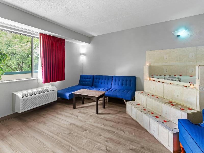 Quality Inn & Suites Gibsonia - Pittsburgh North image