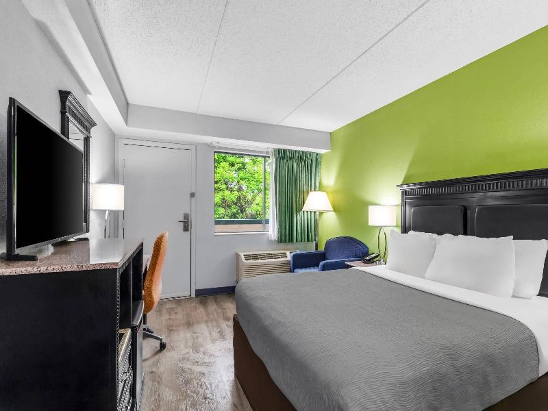 Quality Inn & Suites Gibsonia - Pittsburgh North image
