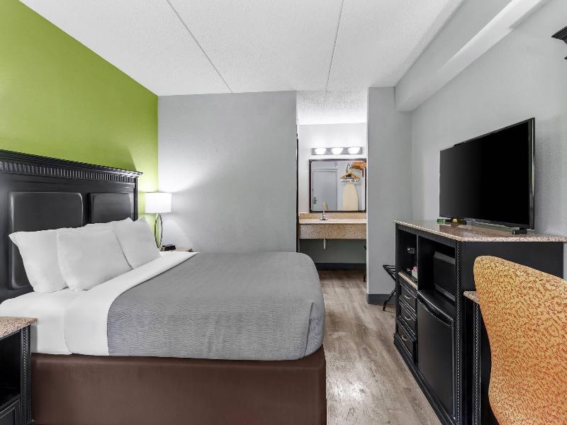 Quality Inn & Suites Gibsonia - Pittsburgh North image