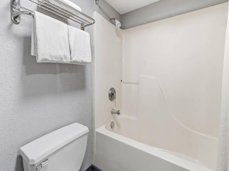 Quality Inn & Suites Gibsonia - Pittsburgh North image