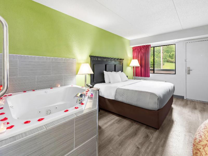 Quality Inn & Suites Gibsonia - Pittsburgh North image