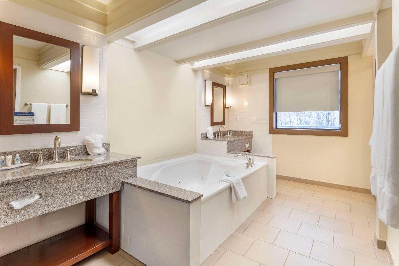 Comfort Inn & Suites Johnstown image
