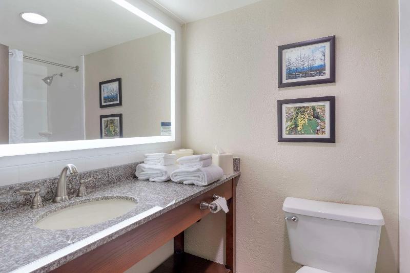Comfort Inn & Suites Johnstown image