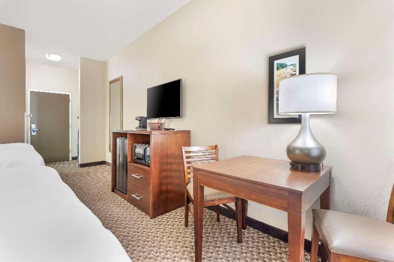Comfort Inn & Suites Johnstown image