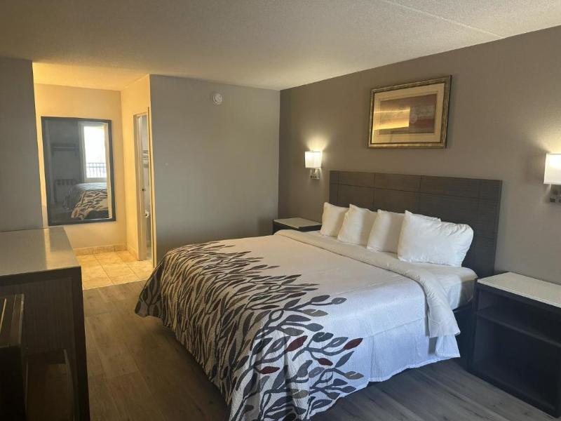Red Roof Inn Media image