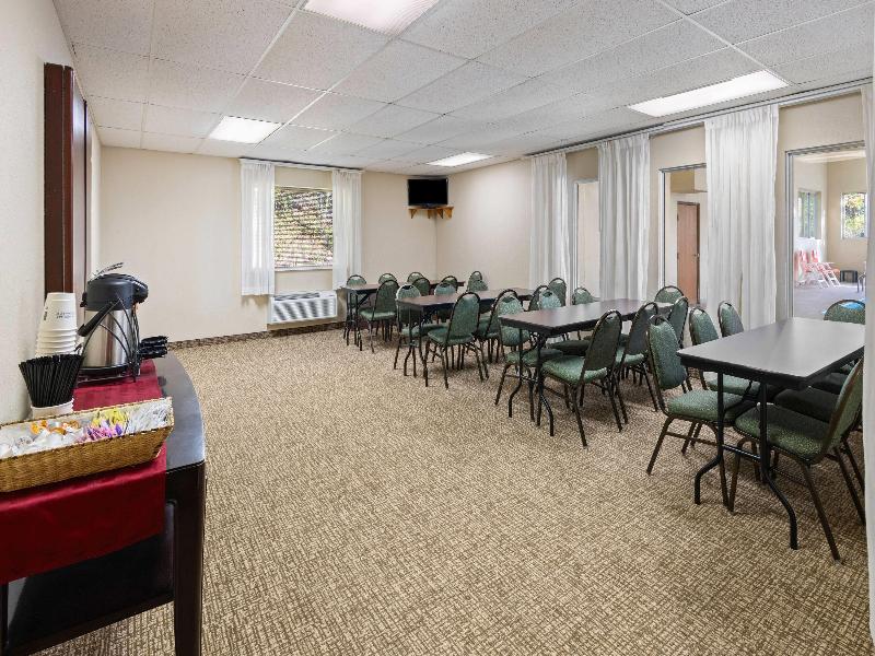 Wingate by Wyndham New Stanton image