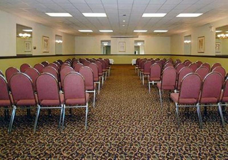 Econo Lodge New Stanton image