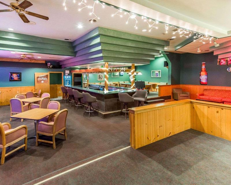 Econo Lodge New Stanton image