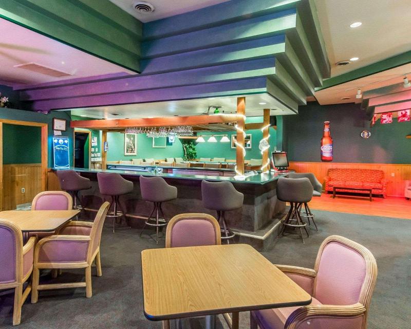 Econo Lodge New Stanton image