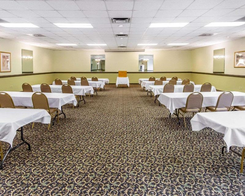 Econo Lodge New Stanton image