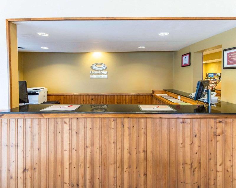 Econo Lodge New Stanton image