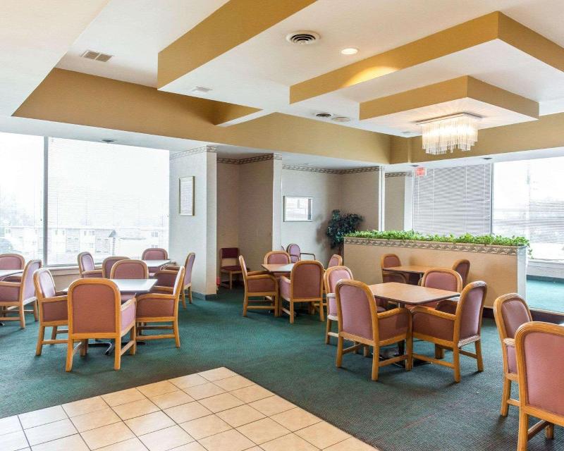 Econo Lodge New Stanton image