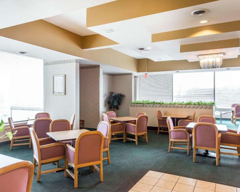 Econo Lodge New Stanton image