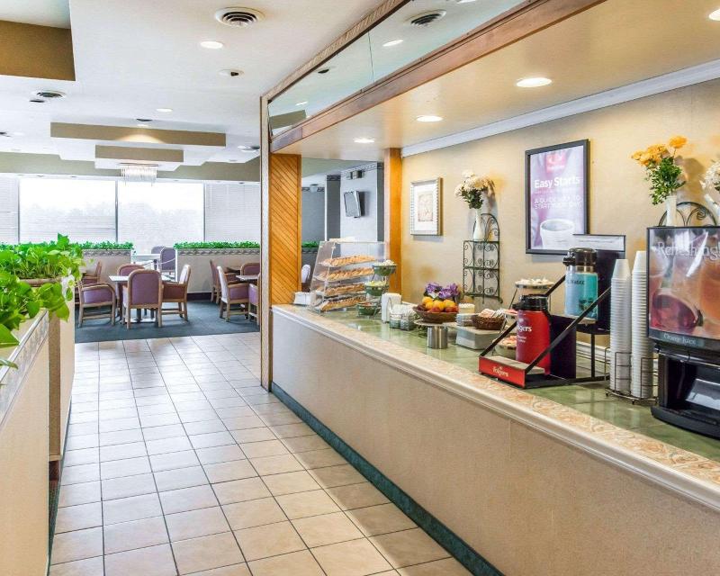 Econo Lodge New Stanton image