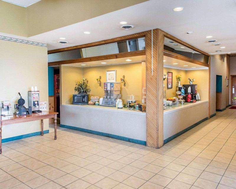 Econo Lodge New Stanton image